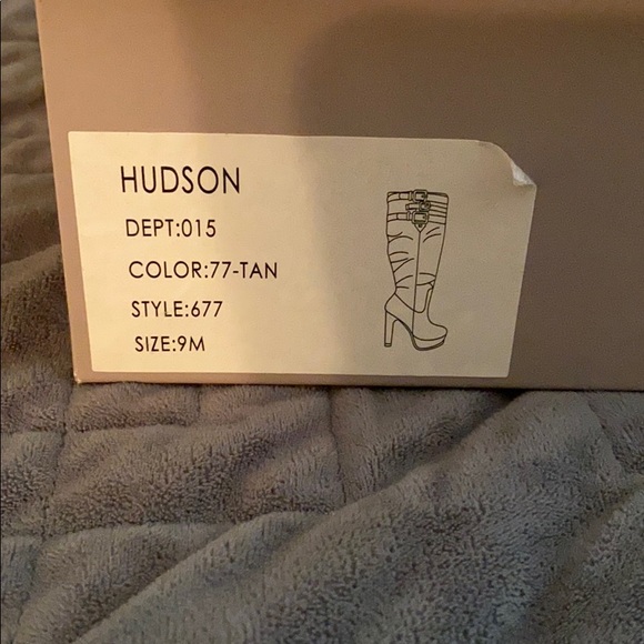 Tall boots - Picture 6 of 6